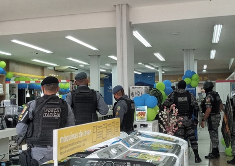 Grupo é feito refém durante assalto a loja Novo Mundo em Manaus; vídeo