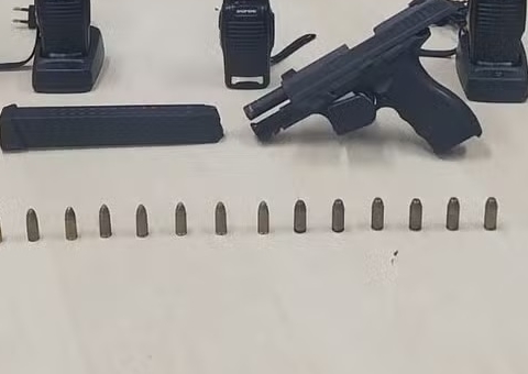 Suspeito de assalto a joalheria em Manaus foge e deixa sacola com arma na rua