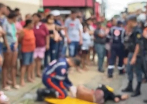 Passageiros reagem e espancam suspeitos de assalto em ônibus de Manaus