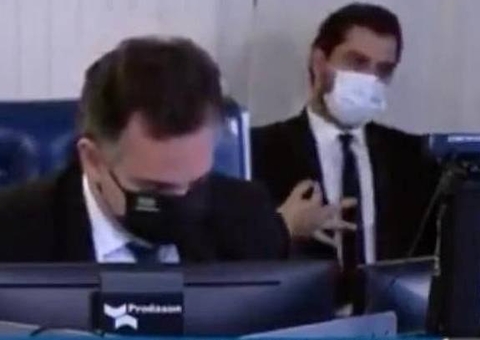 Juiz absolve assessor de Bolsonaro da acusação de gesto racista no Senado