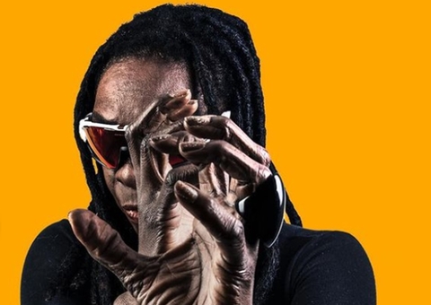 Morre aos 67 anos a cantora e atriz Denise Assunção