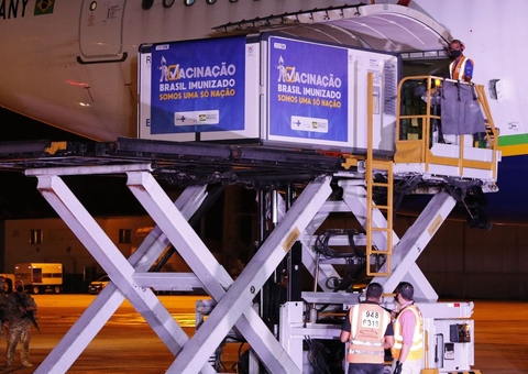 Brasil recebe hoje mais 3,8 milhões de doses da vacina de Oxford