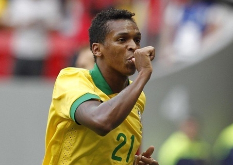 Atacante Jô se pronuncia sobre DNA positivo de filho de Maiára Quiderolly