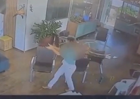 Mãe e filho invadem casa e matam idosos a tiros; vídeo