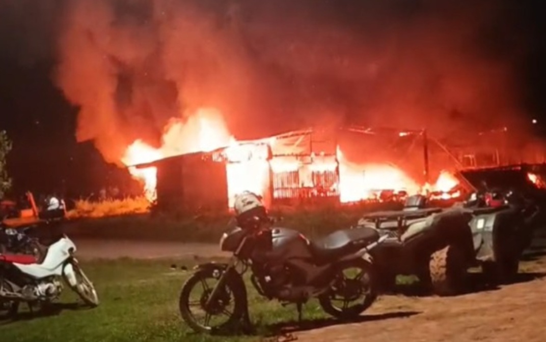 Dois homens são presos e adolescente é apreendido após ataques em Envira 