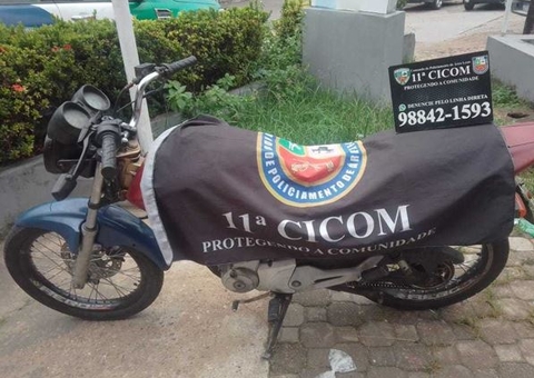 Homem é preso enquanto passeava em motocicleta roubada em Manaus