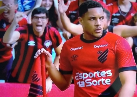 Athletico-PR derrota Flamengo de virada pelo Brasileirão