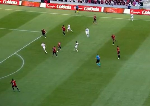 Com 'lei do ex', Athletico-PR vence São Paulo 'alternativo'