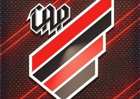 Felipe Alves estreia com erro, defende pênalti e sai com saldo positivo