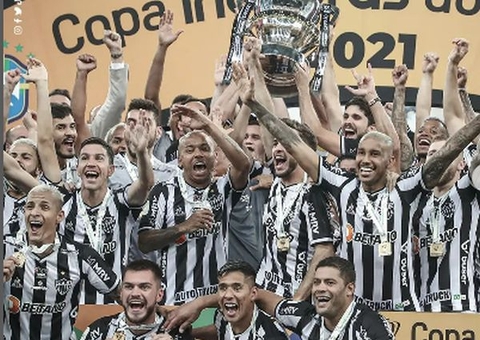 Lateral que custou R$ 12 milhões deixa o Atlético-MG de graça após 7 jogos