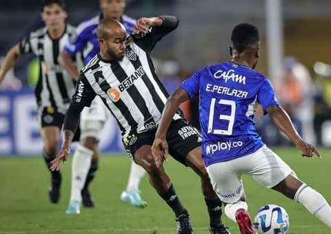 Com gols de Paulinho e de Hulk, Atlético-MG avança na Libertadores