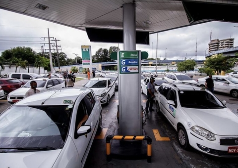 Ação 'Combustível a preço justo' terá gasolina a R$ 3,50 para taxistas nesta sexta em Manaus