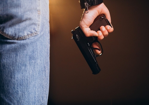 Adolescente é apreendido após atirar no irmão de 14 anos no Zumbi