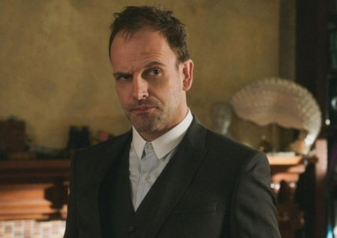 Jonny Lee Miller é confirmado no elenco da 5ª temporada de 'The Crown'
