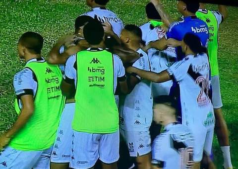 Vasco empata e torcida do Sport invade campo