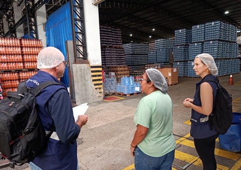 Operação 'Zero Metanol' inspeciona distribuidoras de bebidas em Manaus