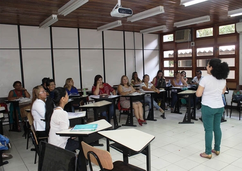 Ufam abre vagas para cursos de inglês, espanhol, francês e japonês; saiba mais