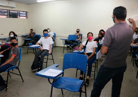 Governo do AM prevê para maio volta às aulas presenciais na rede estadual