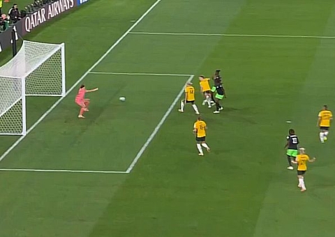 Australianos vão do ânimo à frustração em derrota em casa para a Nigéria