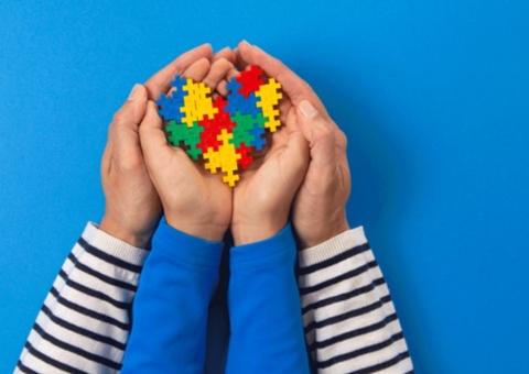 Mãe de autista reduz jornada de trabalho sem alteração de salário