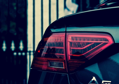 Casal esconde filho em porta-malas ao fingir sequestro para pegar dinheiro de ‘resgate’