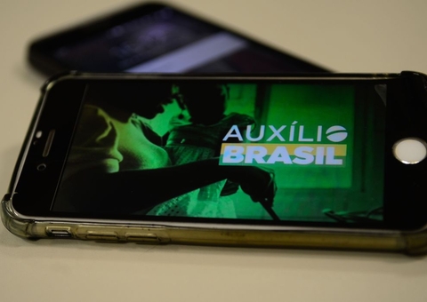 Última parcela de outubro do Auxílio Brasil é paga hoje