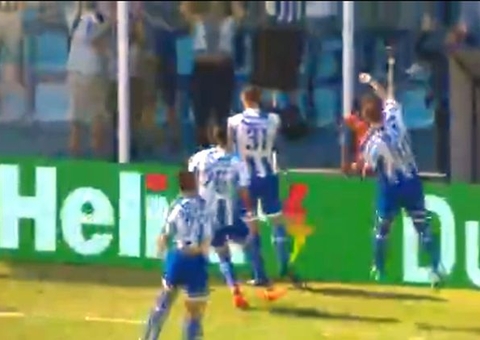 Pedro brilha na estreia de Vidal, e Flamengo bate o Avaí de virada no Brasileiro