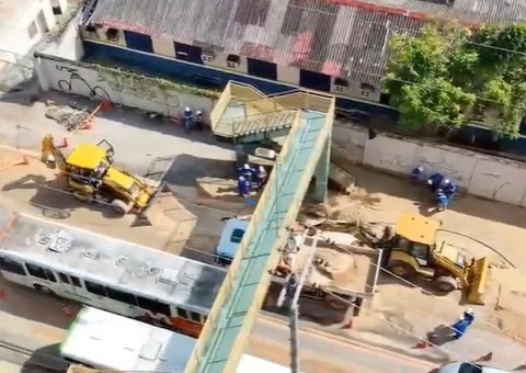 AO VIVO: Adutora rompe e revolta moradores na rua Marciano Armond