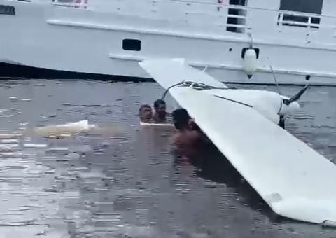 Aeronave de pequeno porte cai no Rio Negro em Manaus