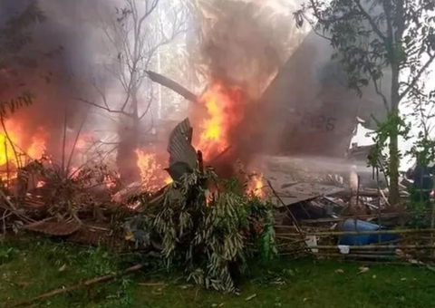   Número de mortos em queda de avião nas Filipinas sobe para 50 