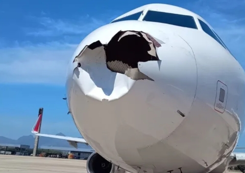 Avião da Latam colide com pássaro, perde o nariz e retorna a aeroporto