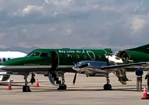 Aviões colidem no ar e piloto consegue pousar com aeronave partida ao meio