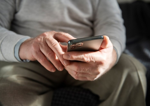 Idoso é preso por estuprar filha em Manaus; ele chegou a mandar nudes para a adolescente