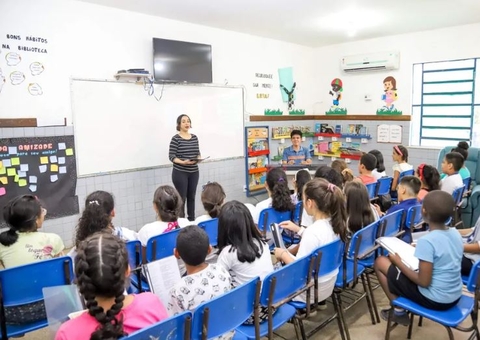 Começa período para pedir transferências de alunos da rede municipal em Manaus