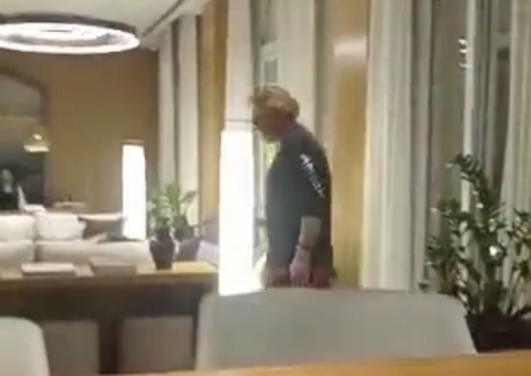 Guns N’ Roses: funcionária filma Axl Rose dentro de hotel em Manaus: 'posso morrer agora'