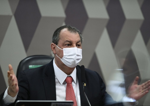 Presidente da CPI pede que Bolsonaro esclareça sobre Covaxin: 'na live'