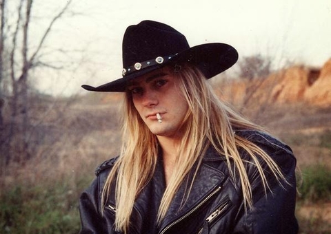 Ex-vocalista do Skid Row, Johnny Solinger, morre aos 55 anos