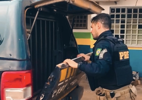 Passageiro é preso em ônibus com pornografia infantil na BR-319