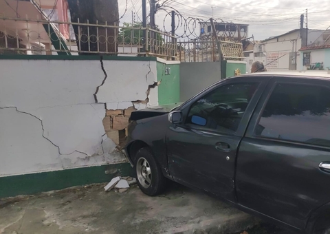 Homem morre ao bater com carro em muro enquanto tentava assaltar vítima na Betânia