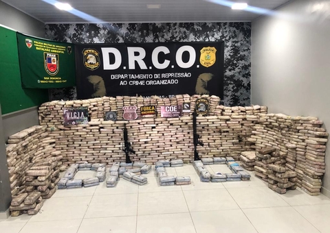 Lancha blindada, fuzis e drogas avaliadas em R$ 18 milhões são apreendidas em Manaus