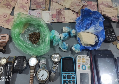 Mãe e filha tentam esconder drogas no vaso sanitário e se dão mal no Amazonas