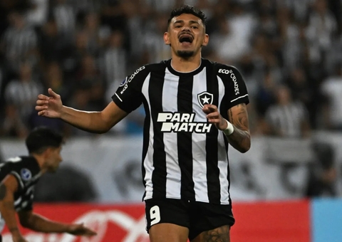 Botafogo liquida o Fluminense em 2 minutos e volta a vencer após 5 jogos