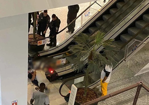 Homem é assassinado em escada rolante e crime causa correria em shopping