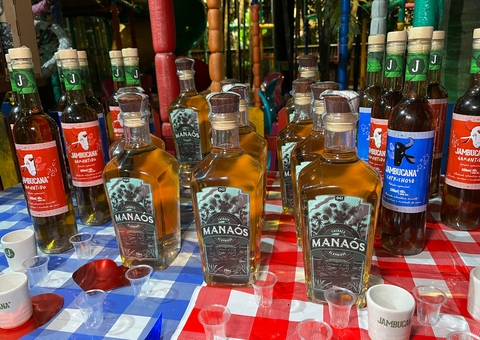 Cachaçaria de Manaus lança rótulo em comemoração ao Festival de Parintins