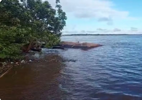Balsa afunda e deixa município do Amazonas sem abastecimento de água