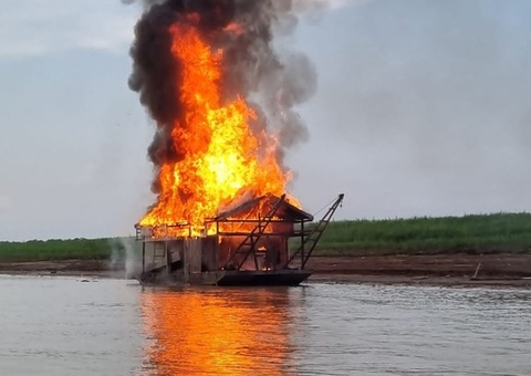 Operação da PF destrói mais de 300 balsas e dragas de garimpo ilegal no Amazonas