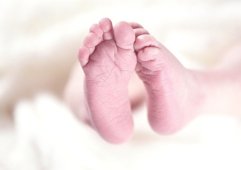 Bebê nasce com anticorpos contra Covid após mãe contrair doença na gravidez