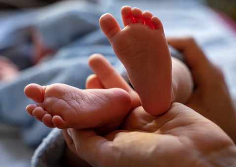 Bebê é abandonada morta com marcas de agressão em SPA