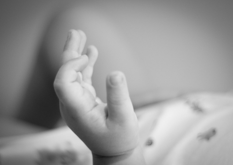 Padrasto é preso após menina de 11 anos ser estuprada e dar à luz em cárcere privado