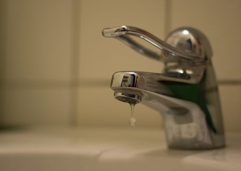 Manutenção elétrica causa falta de abastecimento de água em Manaus